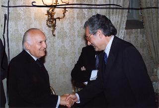 Avv. Antonio Tesone, presidente del Gruppo Olivetti, con i vertici dell'Azienda, per il 90° anniversario di costituzione del Gruppo
