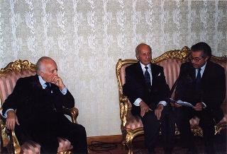 Avv. Antonio Tesone, presidente del Gruppo Olivetti, con i vertici dell'Azienda, per il 90° anniversario di costituzione del Gruppo