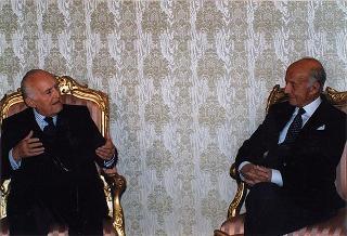 Avv. Antonio Tesone, presidente del Gruppo Olivetti, con i vertici dell'Azienda, per il 90° anniversario di costituzione del Gruppo