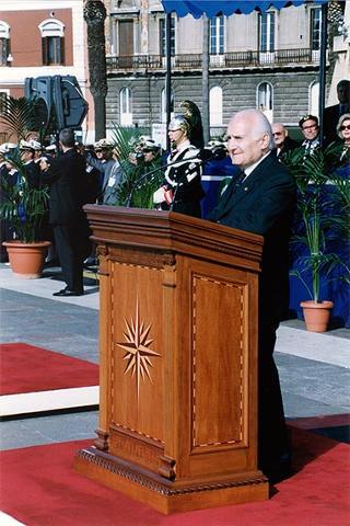 Taranto: intervento del Presidente della Repubblica per il Cinquantenario della Scuola Sottufficiali della Marina Militare di Taranto e giuramento solenne degli Allievi del I "Corso Normale Marescialli"