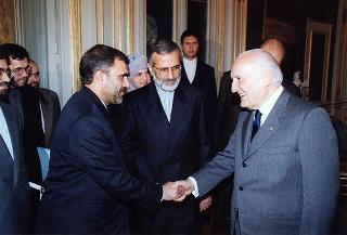 Kamal Kharrazi, ministro degli esteri della Repubblica Islamica dell'Iran