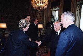 On. Carlo Casini, presidente del Movimento per la vita italiano, con la Giunta Esecutiva del sodalizio