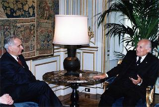 On. Carlo Casini, presidente del Movimento per la vita italiano, con la Giunta Esecutiva del sodalizio