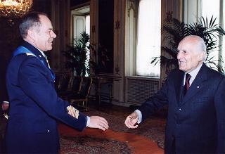 Il Presidente della Repubblica Scalfaro riceve il Generale di Squadra Aerea Andrea Fornasiero, nuovo Capo di Stato maggiore dell'Aeronautica