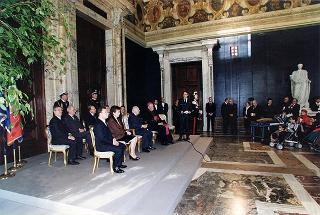 On. Rosa Russo Jervolino, ministro dell'interno, con una delegazione dell'Unione italiana tasporto ammalati a Lourdes e Santuari internazionali, per il 23° Convegno nazionale dell'UNITALSI