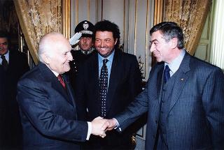 Il Presidente Scalfaro riceve Adelmo Alberghini e Adamo Neri, presidente e direttore delle Macellerie Gastronomiche Modenesi, con gli aderenti al sodalizio