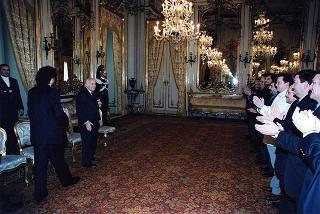 Il Presidente Scalfaro riceve Adelmo Alberghini e Adamo Neri, presidente e direttore delle Macellerie Gastronomiche Modenesi, con gli aderenti al sodalizio