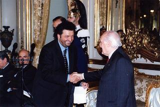 Il Presidente Scalfaro riceve Adelmo Alberghini e Adamo Neri, presidente e direttore delle Macellerie Gastronomiche Modenesi, con gli aderenti al sodalizio