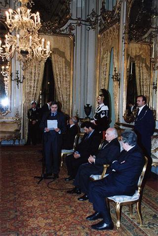 Il Presidente Scalfaro riceve Adelmo Alberghini e Adamo Neri, presidente e direttore delle Macellerie Gastronomiche Modenesi, con gli aderenti al sodalizio