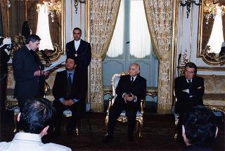 Il Presidente Scalfaro riceve Adelmo Alberghini e Adamo Neri, presidente e direttore delle Macellerie Gastronomiche Modenesi, con gli aderenti al sodalizio