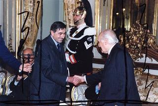 Il Presidente Scalfaro riceve Adelmo Alberghini e Adamo Neri, presidente e direttore delle Macellerie Gastronomiche Modenesi, con gli aderenti al sodalizio