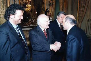 Il Presidente Scalfaro riceve Adelmo Alberghini e Adamo Neri, presidente e direttore delle Macellerie Gastronomiche Modenesi, con gli aderenti al sodalizio