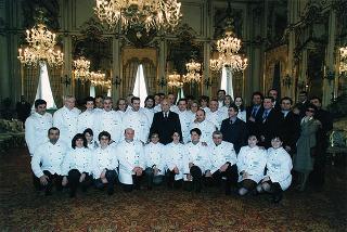 Il Presidente Scalfaro riceve Adelmo Alberghini e Adamo Neri, presidente e direttore delle Macellerie Gastronomiche Modenesi, con gli aderenti al sodalizio