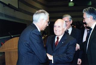 Intervento del Presidente della Repubblica alla Giornata di studio su "Conoscenza e Sviluppo: quale ruolo dell'Università sul Territorio", promosso dal CEIS - Centro Interdipartimentale di Studi Internazionali sull'Economia e lo Sviluppo dell'Università degli Studi di Roma "Tor Vergata". Roma, Università di "Tor Vergata"