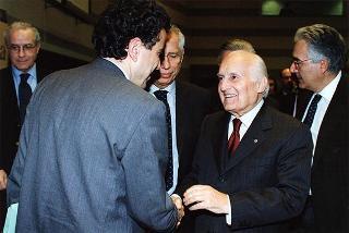 Intervento del Presidente della Repubblica alla Giornata di studio su "Conoscenza e Sviluppo: quale ruolo dell'Università sul Territorio", promosso dal CEIS - Centro Interdipartimentale di Studi Internazionali sull'Economia e lo Sviluppo dell'Università degli Studi di Roma "Tor Vergata". Roma, Università di "Tor Vergata"