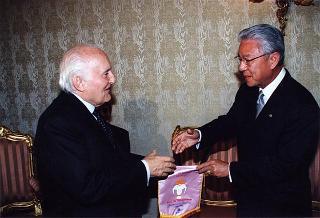 Kajit Habanananda, presidente internazionale dei Lions Clubs, con i governatori dei Distretti italiani dei Lions Clubs