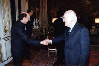Delegazione di amministratori della Regione Toscana e Giuseppe Guidi, autore del volume Voglia di rinascere, sul tema della tragica alluvione in Versilia