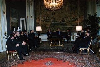 Delegazione di amministratori della Regione Toscana e Giuseppe Guidi, autore del volume Voglia di rinascere, sul tema della tragica alluvione in Versilia