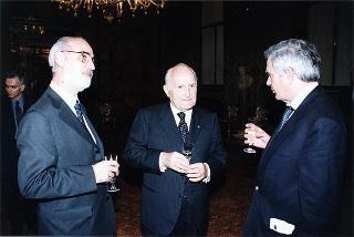 Enzo Iacopino, presidente della stampa parlamentare, con una delegazione del sodalizio