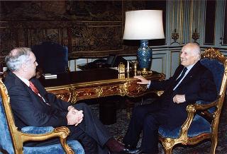 Il Presidente della Repubblica Oscar Luigi Scalfaro con Flavio Cotti, ministro degli esteri della Confederazione Svizzera