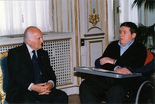 Giovanni Pellis, rappresentante legale di ENIL Italia, con una delegazione del sodalizio