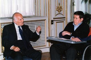 Giovanni Pellis, rappresentante legale di ENIL Italia, con una delegazione del sodalizio