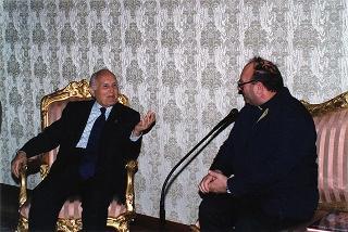 Don Lorenzo Colcera, parroco del Sacro Cuore di Gesù di Vercelli, con una delegazione di pellegrini della Parrocchia Salesiana
