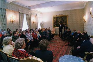 Don Lorenzo Colcera, parroco del Sacro Cuore di Gesù di Vercelli, con una delegazione di pellegrini della Parrocchia Salesiana