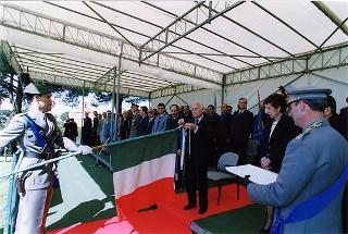 Castelporziano: intervento del Presidente della Repubblica alla cerimonia di consegna della Medaglia d'Oro al Valor civile alla Bandiera del Corpo forestale dello Stato per le attività di soccorso alle popolazioni dell'Umbria e delle Marche colpite dal terremoto del 1997