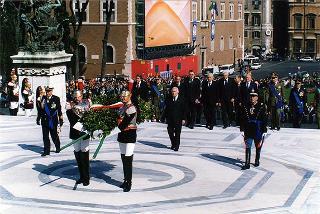 Roma, Altare della Patria: intervento del Presidente della Repubblica alla deposizione di una corona d'alloro per la celebrazione del 54° anniversario della Liberazione