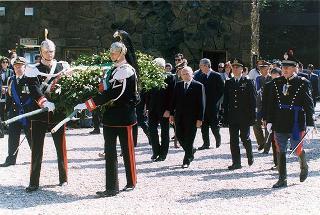 Roma, Mausoleo Ardeatino: intervento del Presidente della Repubblica alla deposizione di una corona d'alloro per la celebrazione del 54° anniversario della Liberazione