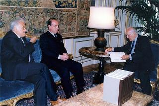 Federico Motta, amministratore delegato della "Federico Motta Editore", ed i direttori della Storia generale della letteratura italiana, per presentare l'opera