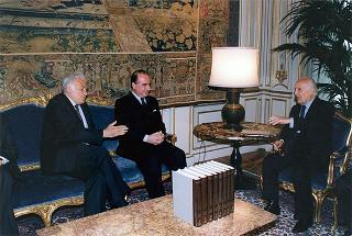 Federico Motta, amministratore delegato della "Federico Motta Editore", ed i direttori della Storia generale della letteratura italiana, per presentare l'opera