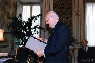 Federico Motta, amministratore delegato della "Federico Motta Editore", ed i direttori della Storia generale della letteratura italiana, per presentare l'opera