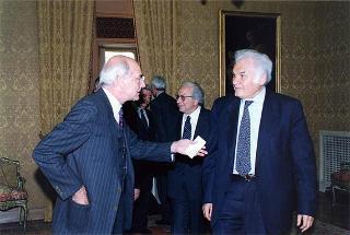 Federico Motta, amministratore delegato della "Federico Motta Editore", ed i direttori della Storia generale della letteratura italiana, per presentare l'opera