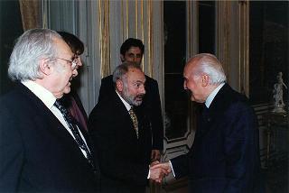Il Presidente della Repubblica Oscar Luigi Scalfaro riceve il comm. Mario Maranzana con alcuni familiari