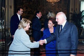 Il Presidente della Repubblica Oscar Luigi Scalfaro riceve una delegazione della Fondazione &quot;Marisa Bellisario&quot;