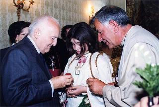 Il Presidente della Repubblica Oscar Luigi Scalfaro riceve Mons. Agostino Superbo, assistente ecclesiastico generale dell'Azione Cattolica Italiana, con una delegazione di bambini albanesi e loro educatori