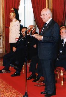 Il Presidente della Repubblica Oscar Luigi Scalfaro durante la cerimonia di commiato dei componenti del Consiglio Superiore della Magistratura uscente