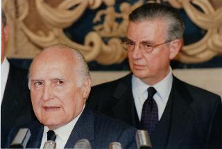 Il Presidente della Repubblica Oscar Luigi Scalfaro durante le Consultazioni per il nuovo Governo