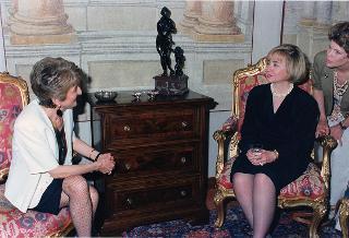 Il Presidente degli Usa Bill Clinton e signora Hillary Clinton con la sig.na Marianna Scalfaro, durante la visita ufficiale in Italia