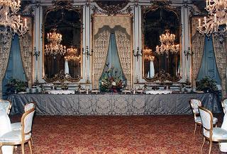 Addobbo floreale in occasione del ricevimento offerto dalla signorina Marianna, Sala degli specchi