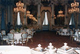 Addobbo floreale in occasione del ricevimento offerto dalla signorina Marianna, Sala degli specchi