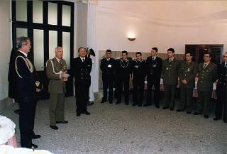 Saluto del gen. Scaramucci al capitano di vascello Piero Carpi per il suo cessato incarico