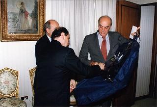 Saluto di commiato del Consigliere per la stampa e l'informazione dott. Gaetano Scelba al sig. Vinicio Degni