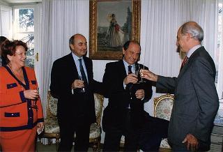 Saluto di commiato del Consigliere per la stampa e l'informazione dott. Gaetano Scelba al sig. Vinicio Degni