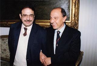 Saluto di commiato del Consigliere per la stampa e l'informazione dott. Gaetano Scelba al sig. Vinicio Degni