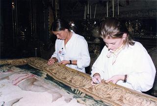 Restauro di alcuni arazzi del piano nobile