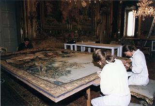 Restauro di alcuni arazzi del piano nobile