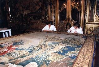 Restauro di alcuni arazzi del piano nobile